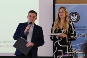 Prowadzący konferencję mgr Iwona Joć oraz mgr Paweł Robak
