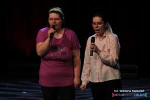 Występ muzyczny Dominiki i Angeliki Boczek