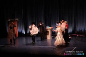 Spektakl pt. "Kopciuszek" w wykonaniu aktorów Teatru Tacy Sami