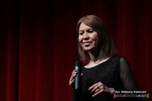 Solistka Agnieszka Zarzycka podczas występu