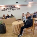 Uczestnicy z SOSW nr 1 w Lublinie udzielają odpowiedzi dotyczących znaków drogowych