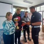 Drużyna z SOSW w Krasnymstawie odbiera puchar i nagrody za zdobycie 3 miejsca