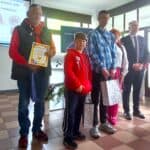 Drużyna z SOSW w Dęblinie odbiera nagrody za zdobycie 7 miejsca