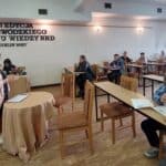 Uczestnicy piszą test wiedzy BRD