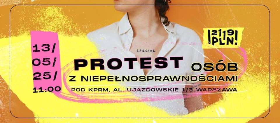 Plakat protestu osób z niepełnosprawnościami. Na zdjęciu widać szczegóły wydarzenia oraz fotografię klatki piersiowej kobiety z napisem 'SPECIAL' wypisanym na dekolcie.