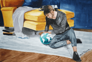 Obraz przedstawiający mężczyznę siedzącego obok łóżka i bawiącego się globusem. Na czarnej bluzie ma on przypiętą niebieską wstążkę.