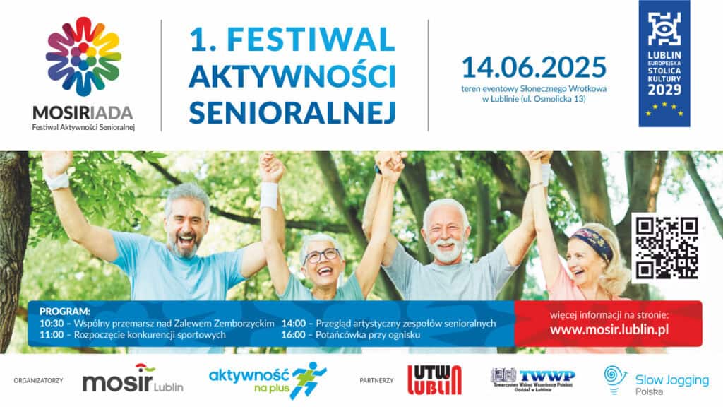 Plakat promocyjny pierwszego Festiwalu Aktywności Seniorów, przedstawiający czterech uśmiechniętych seniorów unoszących ręce na świeżym powietrzu. Pod plakatem znajdują się szczegóły wydarzenia, w tym data, miejsce, harmonogram programu i adres strony internetowej, a poniżej logo organizatorów i partnerów.