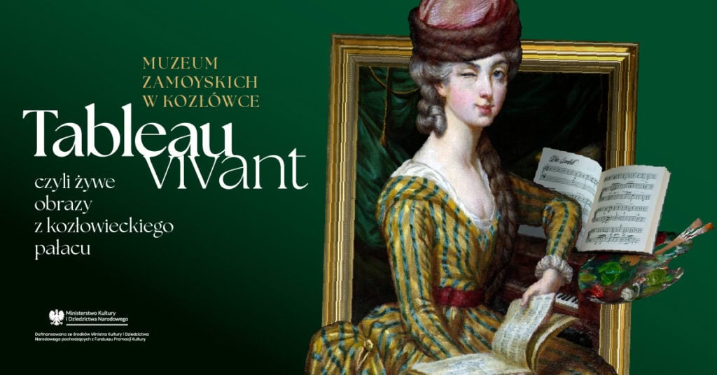 Grafika promocyjna Muzeum Zamoyskich w Kozłówce przedstawiająca kobietę mrugającą okiem, ubraną w pasiastą suknię i kapelusz, siedzącą przy fortepianie z otwartym zeszytem nut, obok paleta malarska i pędzle.