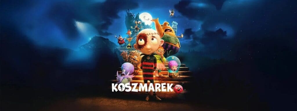 Animowana postać z przeszytą głową stoi przed kolorowymi potworami i stworzeniami na kamiennych schodach. W tle nocne niebo. Poniżej jest biały napis „Koszmarek”.
