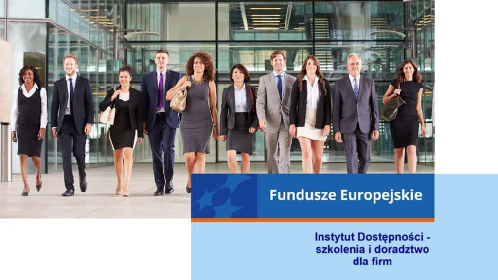 Grupa dziesięciu uśmiechniętych profesjonalistów różnych wieku wychodzi ze szklanego budynku biurowego. W prawym dolnym rogu znajduje się tekst: „Fundusze Europejskie. Instytut Dostępności — szkolenia i doradztwo dla firm.