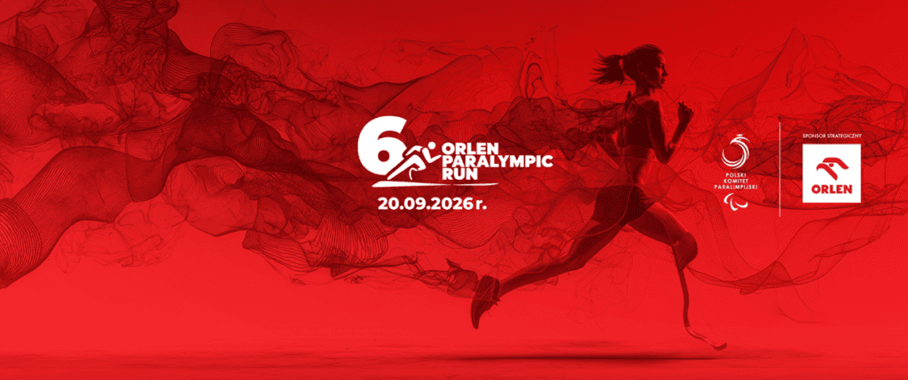 Plakat wydarzenia „6. Orlen Paralympic Run” z wpisaną datą 20.09.2026 r. Na dynamicznym, czerwonym tle widać sylwetkę biegnącej kobiety z protezą lekkoatletyczną (grupą). Po prawej stronie znajdują się logotypy Polskiego Komitetu Paralimpijskiego oraz sponsora strategicznego Orlen.