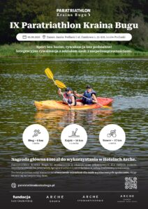 Plakat informacyjno-promocyjny wydarzenia „IX Paratriathlon Kraina Bugu”, zawierający zdjęcie dwóch kobiet w kajaku na rzece oraz szczegóły dotyczące dyscyplin, daty i celu charytatywnego.