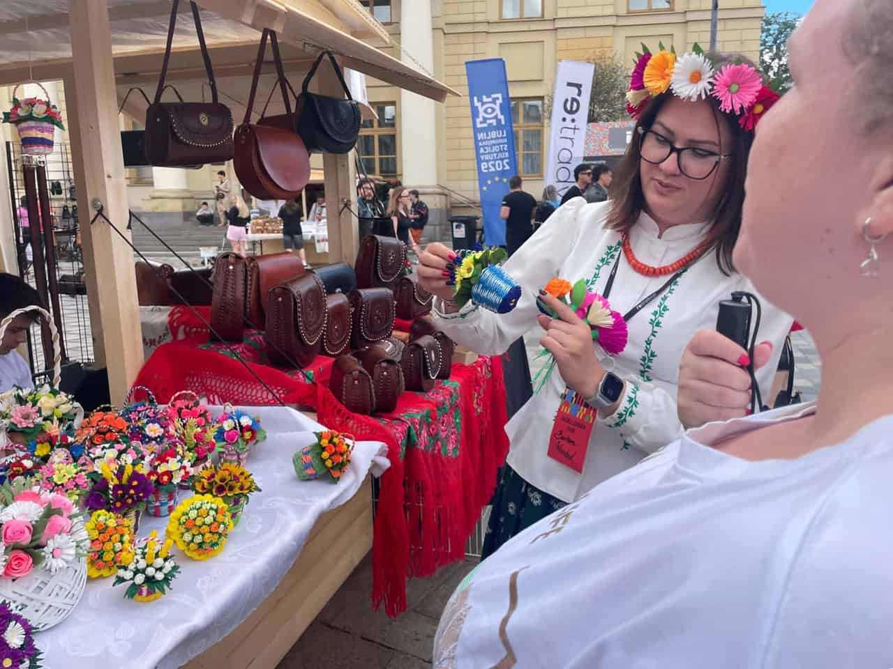 Zobaczyć dłońmi. Relacja ze spaceru sensorycznego po Festiwalu Re:tradycja [22.08.2026]