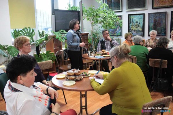 Członkowie Stowarzyszenia słuchający wypowiedzi Anny Bieganowskiej-Skóry, Sekretarz Zarządu LFOON-SW