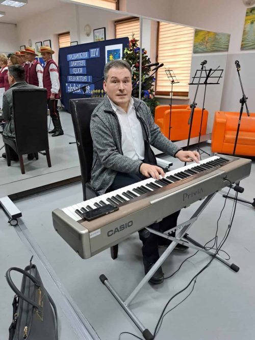 Łukasz Lisek w roli akompaniatora